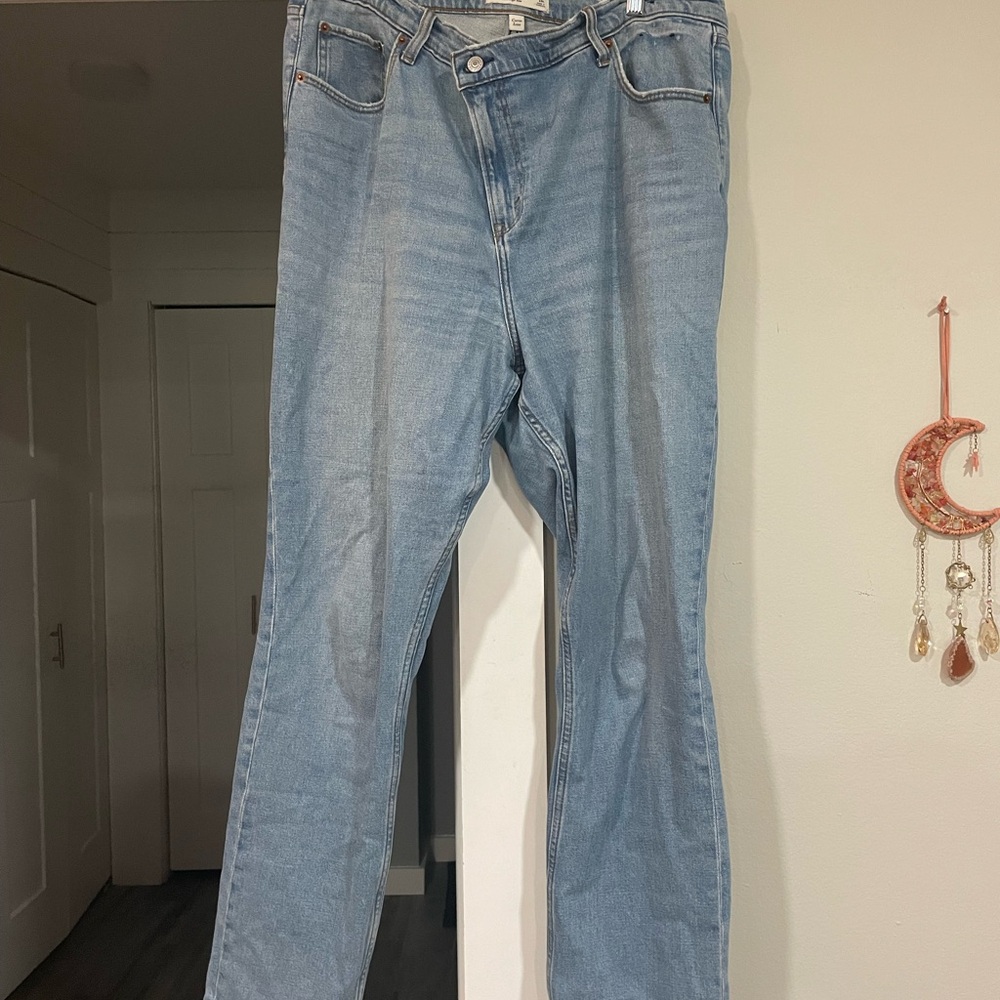 Abercrombie curve love 90’s high rise straight jeans, size 33, size 16, regular